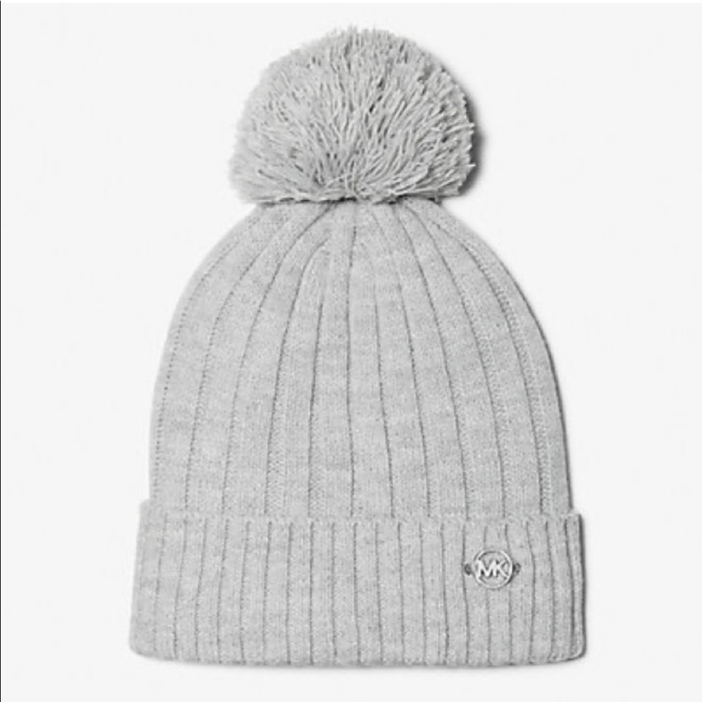 MICHAEL KORS | Pom-Pom Ribbed Light Gray Knit Beanie Hat